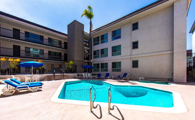 Building Photo - 6001 Canterbury Dr