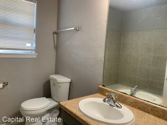 Building Photo - 3 br, 1.5 bath House - 1609 N. Christine Dr.