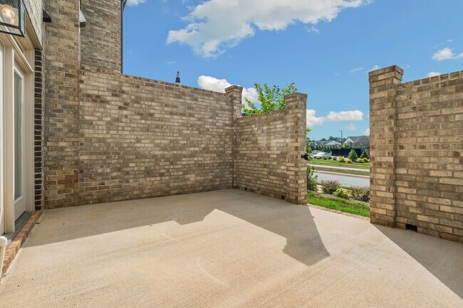 Building Photo - Available NOW! 2BR/2.5BA Townhouse in Mebane