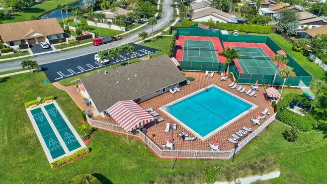 Building Photo - 235 SW 29th Ave