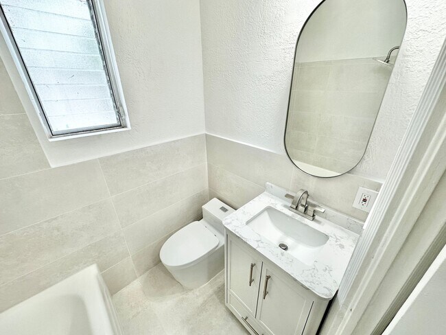 Building Photo - Spacious Studio on 12 Street between Eucli...