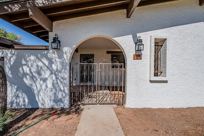 Building Photo - 834 N Constellation Way