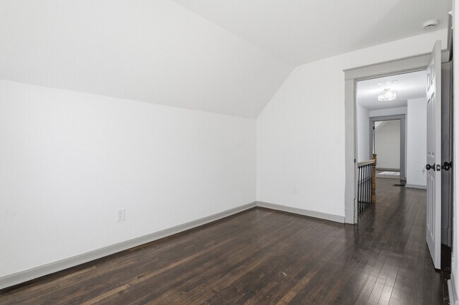 Building Photo - 1311 E 29th St