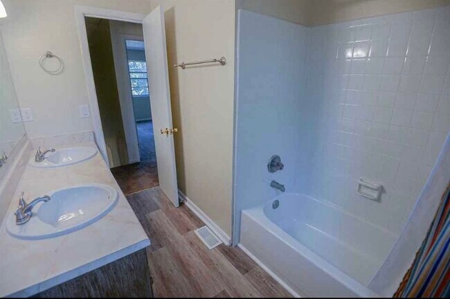 Building Photo - 2439 Ramblewood Ct