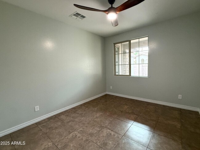 Building Photo - 2472 E Mead Dr