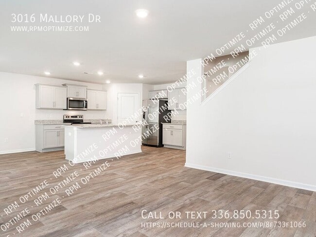 Building Photo - 3016 Mallory Dr