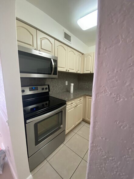 Building Photo - 9403 SW 76th St