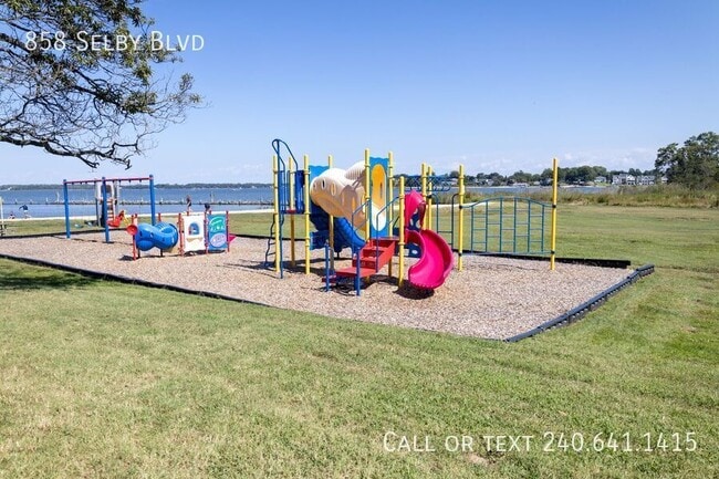 Building Photo - 858 Selby Blvd