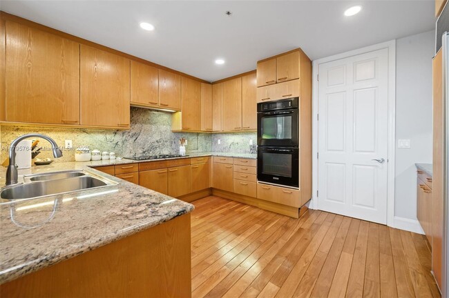 Building Photo - 13643 Deering Bay Dr