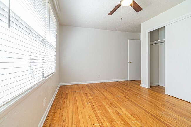 Building Photo - Three Bedroom Home in tree filled neighborhood! Lawn care included!
