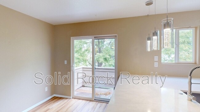 Building Photo - 4920 Universal Hts