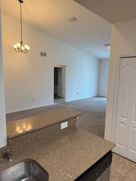 Building Photo - 4908 Key Lime Dr