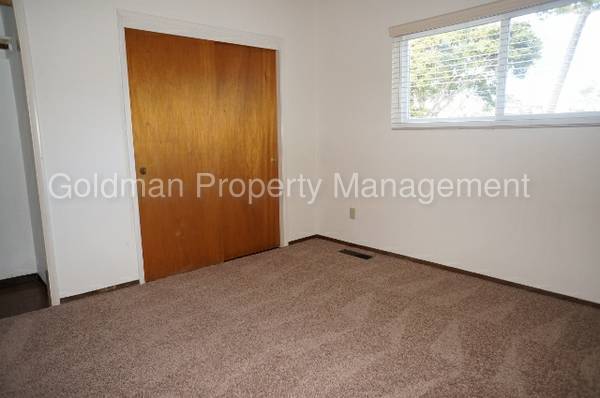 Building Photo - 860 Alice St