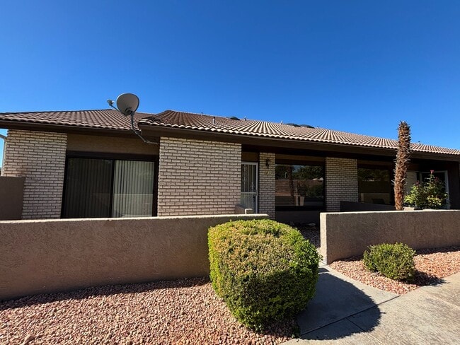 Building Photo - SPACIOUS 3 BEDROOM TOWNHOME FOR RENT IN DO...