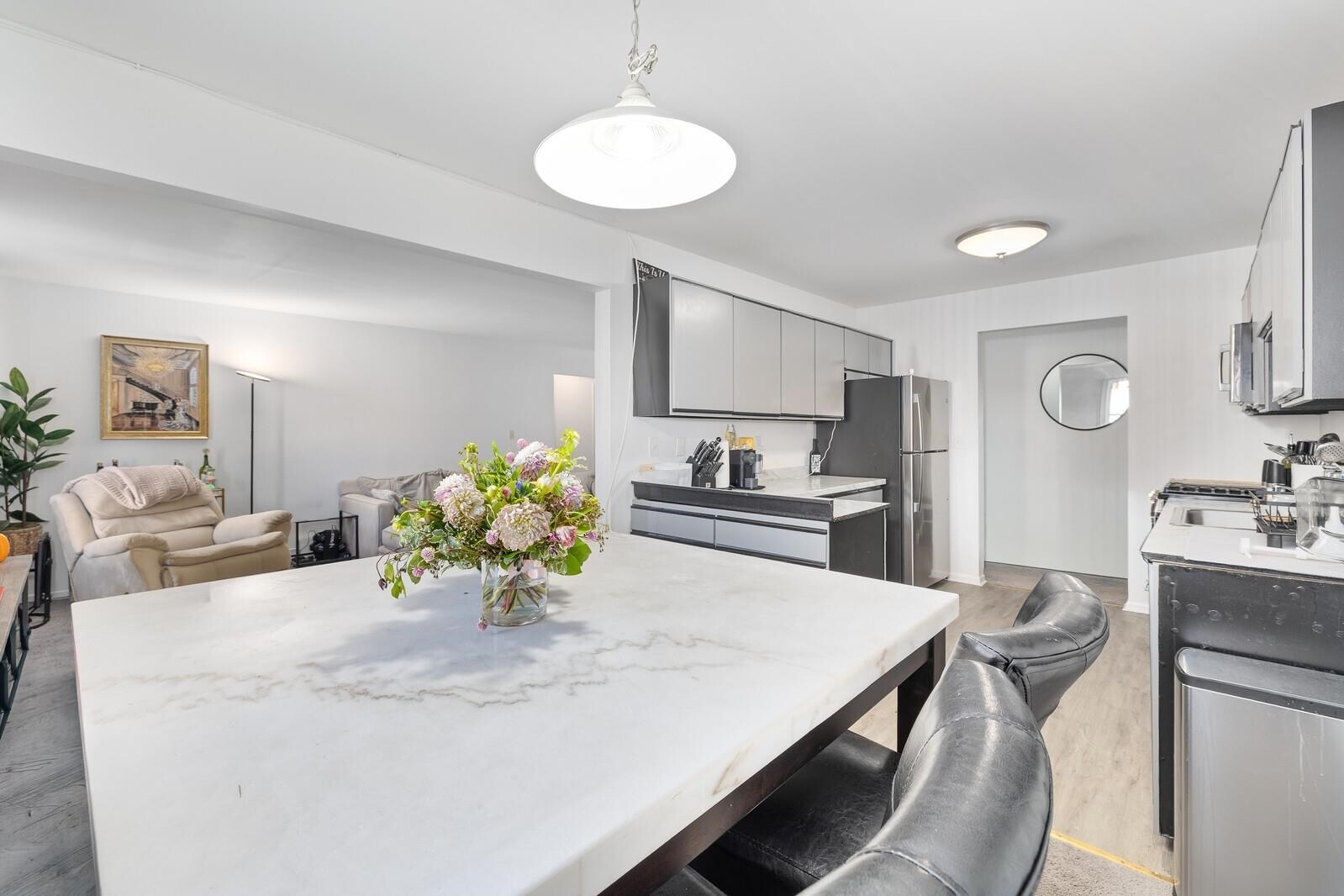 Building Photo - 5 Riverview Ct