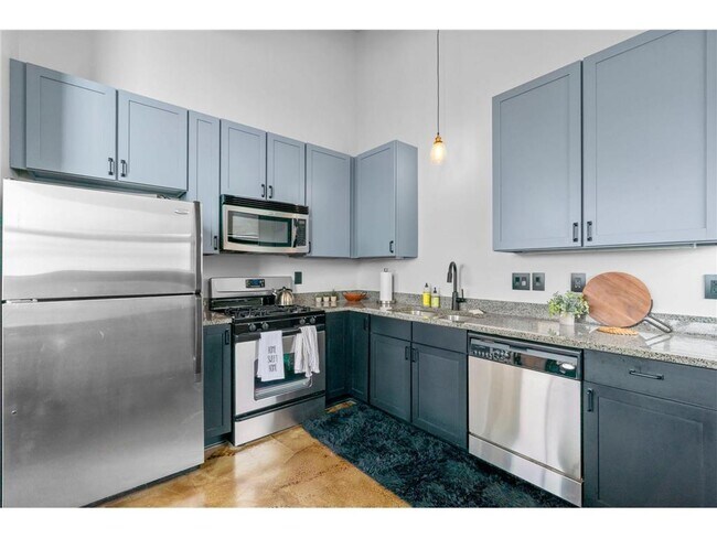 Building Photo - 1701 NE Madison St