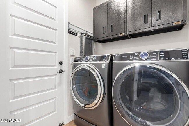 Building Photo - 9001 W Rancho Dr