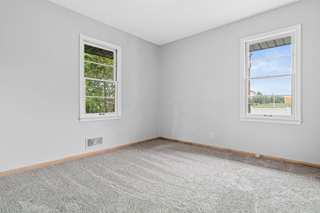 Building Photo - 3639 Benjamin St NE