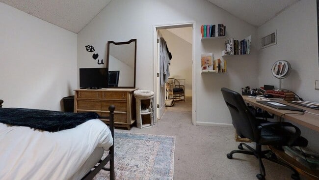 Building Photo - 1610 Waterston Ave