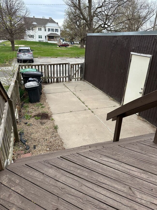 Building Photo - Downtown 3 bed 2 bath townhome *PRICE DROP*