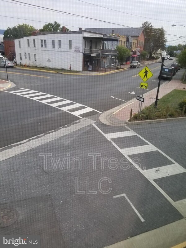 Building Photo - 5937 King St