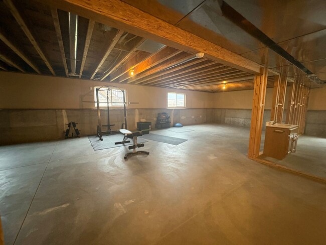 Building Photo - Spacious west side 3 Bedroom, 2 Bath home, close to Ft. Riley!