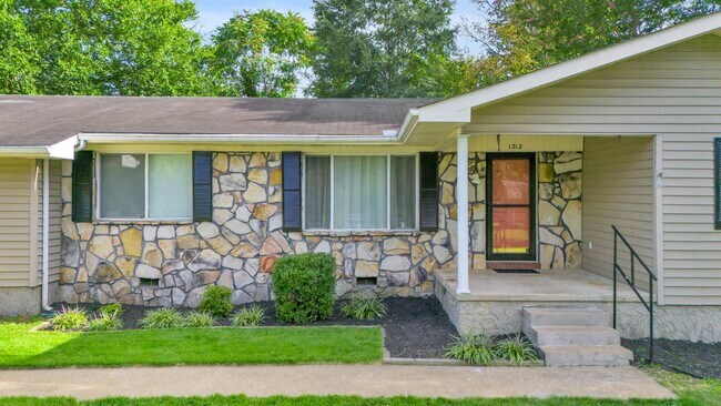 Building Photo - Located in the Heart of Hixson! 3 beds, 2 ...