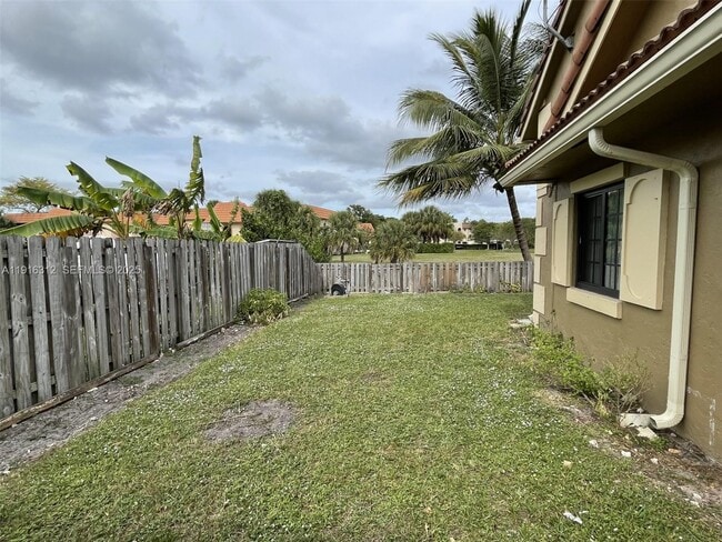 Building Photo - 2652 Riverside Dr