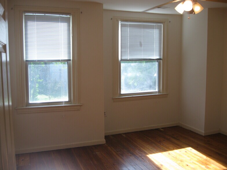 Building Photo - 1208 Kirby St NW