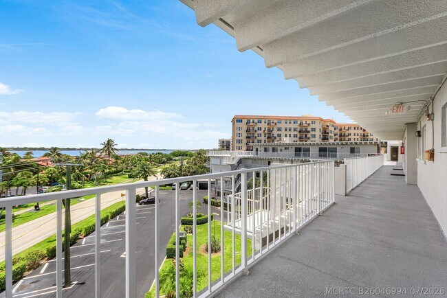 Building Photo - 3500 S Ocean Blvd