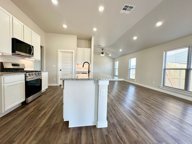 Building Photo - Brand New 4 bed 2 bath Move In Ready!