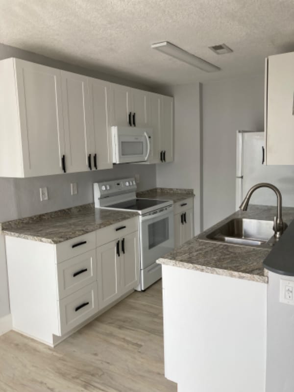 Building Photo - 8800 Bardmoor Blvd