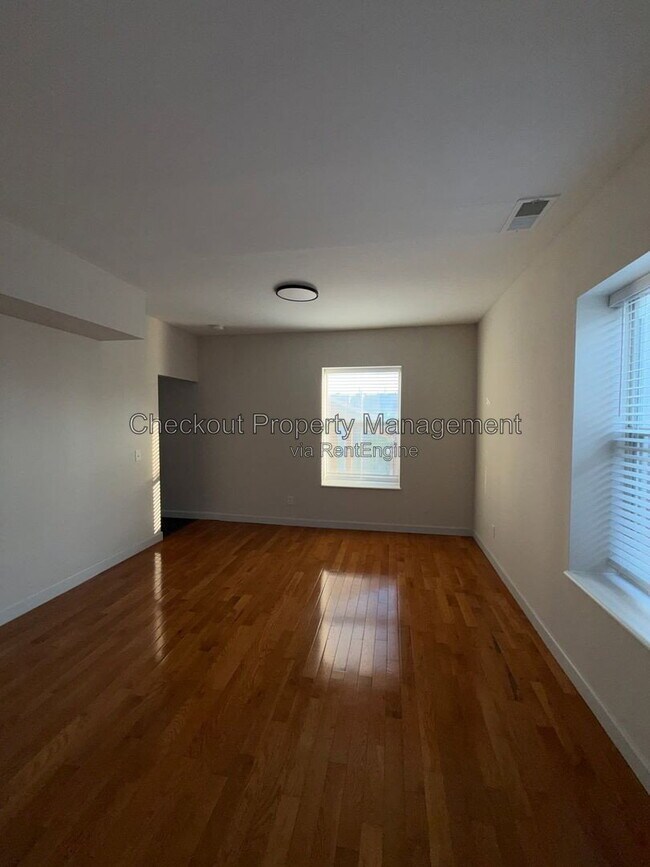 Building Photo - 5531 Pershing Ave