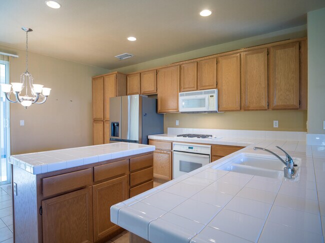 Building Photo - 42222 Revere St