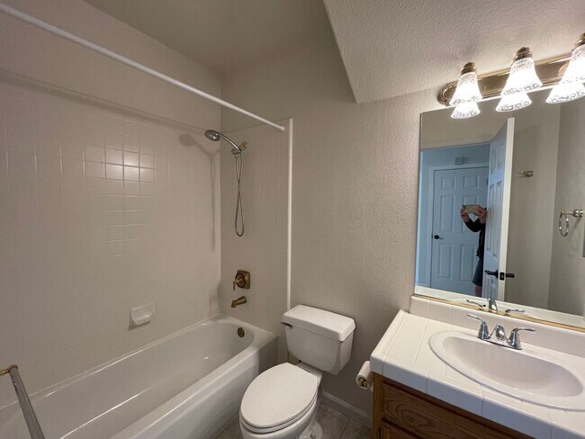 Building Photo - 2148 Falcon Ridge Dr