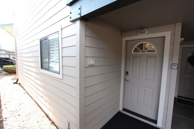 Building Photo - 3200 S Litzler Dr