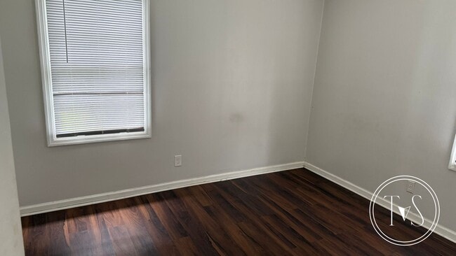 Building Photo - 1514 Heron St
