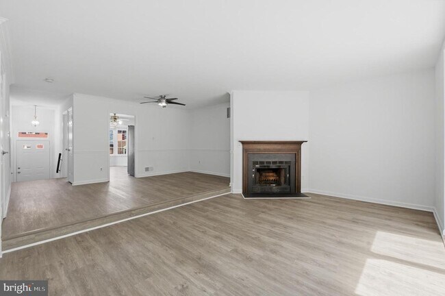 Building Photo - 46601 Carriage Ct