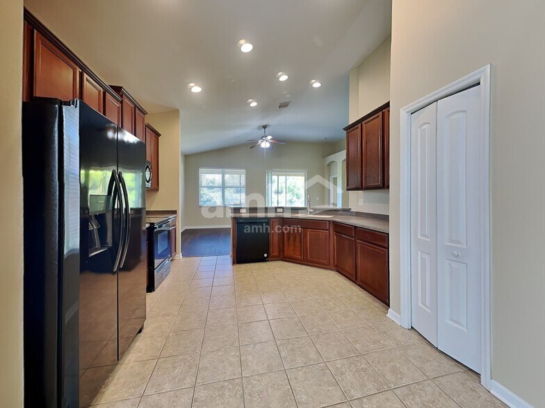 Building Photo - 7131 Forest Mere Dr