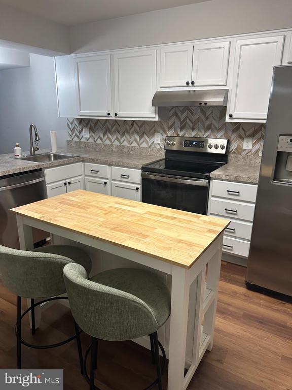 Building Photo - 2069 Tanglewood Dr