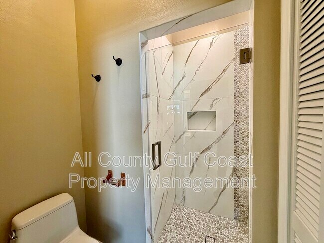 Building Photo - 4935 82nd Pl E