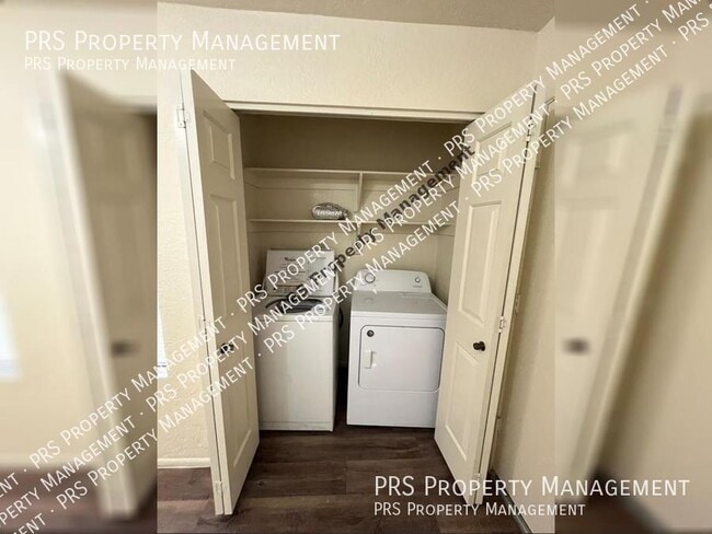 Building Photo - 7701 S Heather Dr