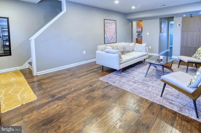 Building Photo - 4709 Jay St NE