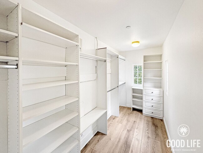 Building Photo - Highly Desired Irvine Living | 3-Bed, Office, Gated Community