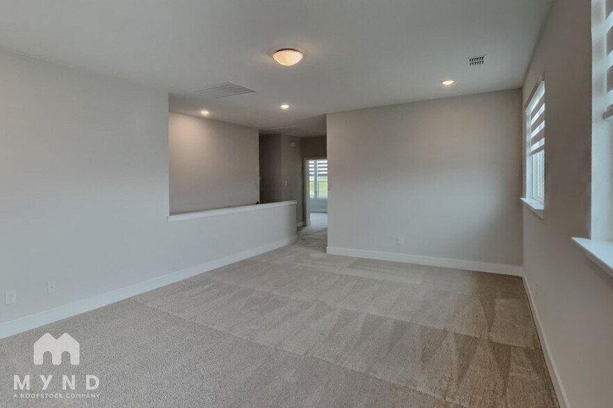 Building Photo - 3012 Eleanor Dr