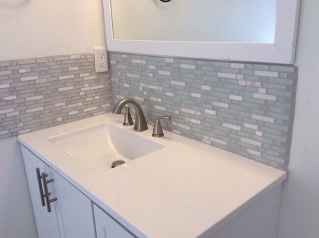 Building Photo - 1178 E 8th St