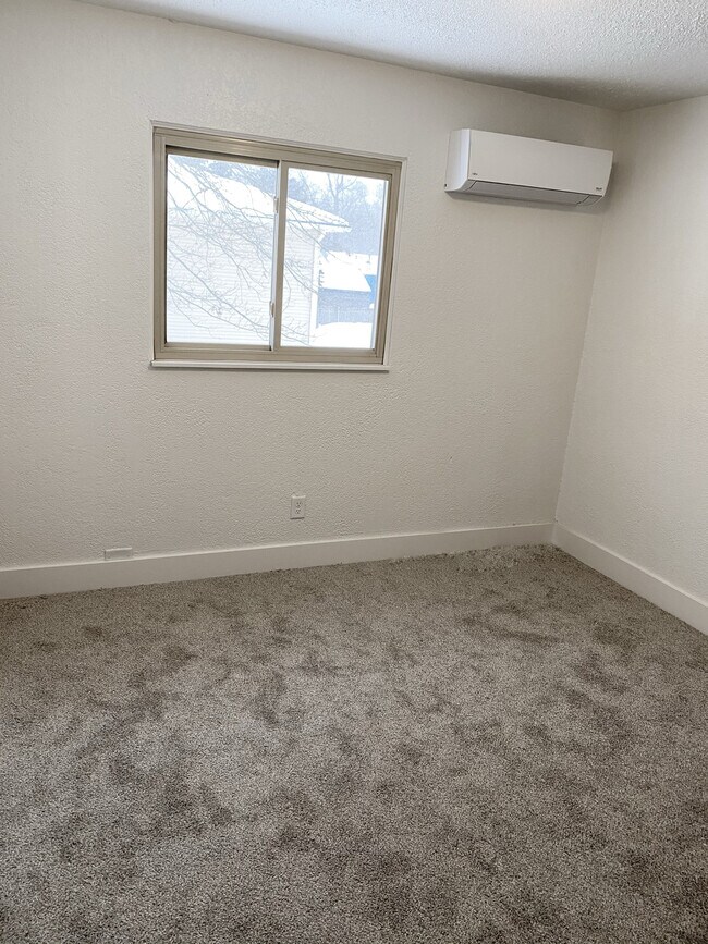 Building Photo - 5062 Amy Dr