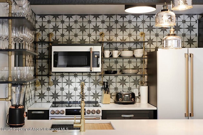 Building Photo - 35 Upper Woodbridge Rd