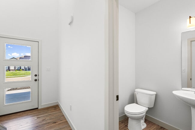 Building Photo - 3400 Naples Dr