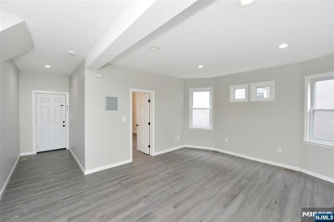 Building Photo - 23 Bayview Ave